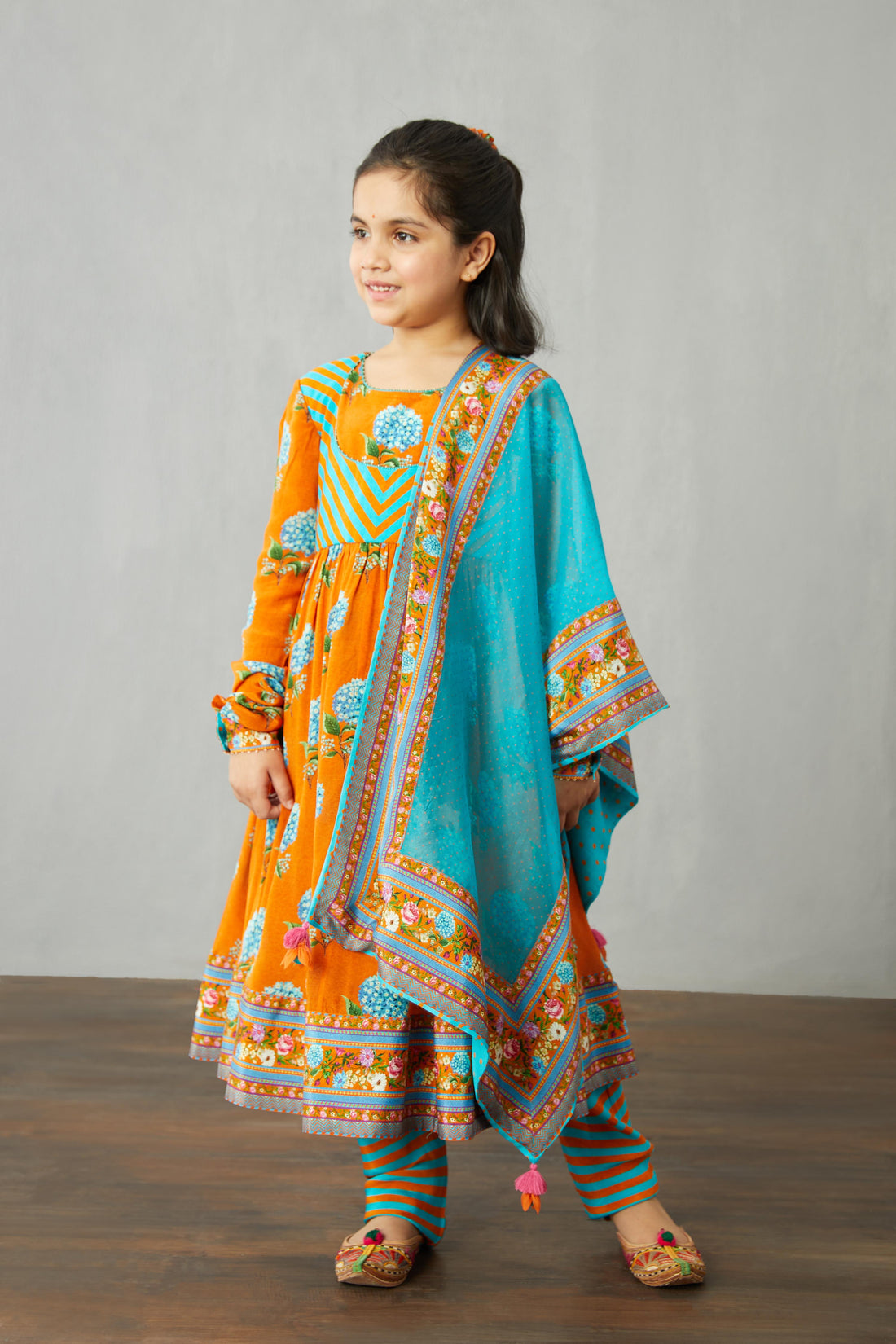 Santree Ajooni Kurta Set