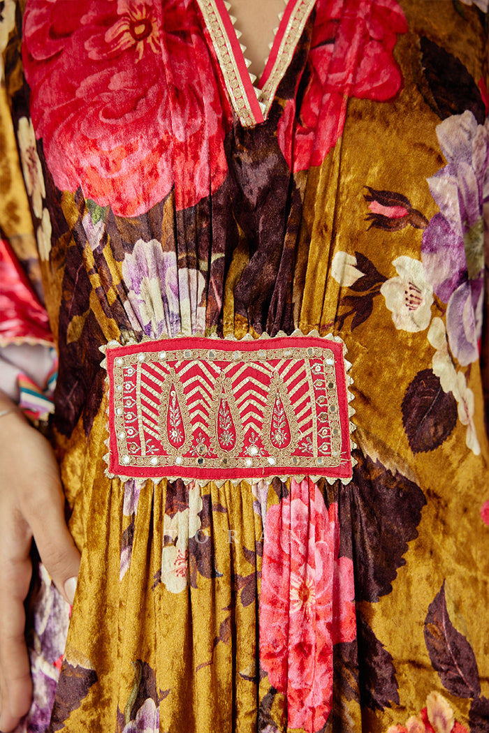 Aftaabi Baruni Makhmal Kaftan