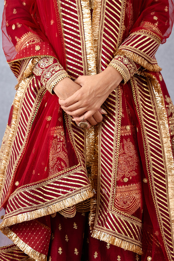Sindoori Meera Odhni