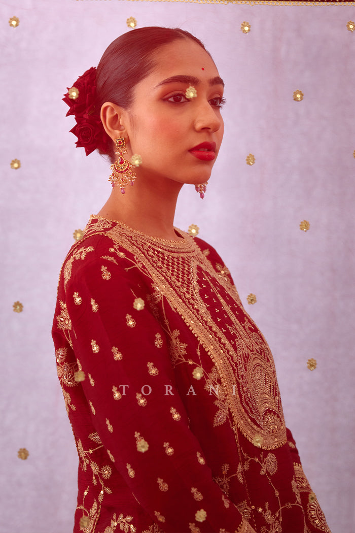 Sindoori Meera Odhni