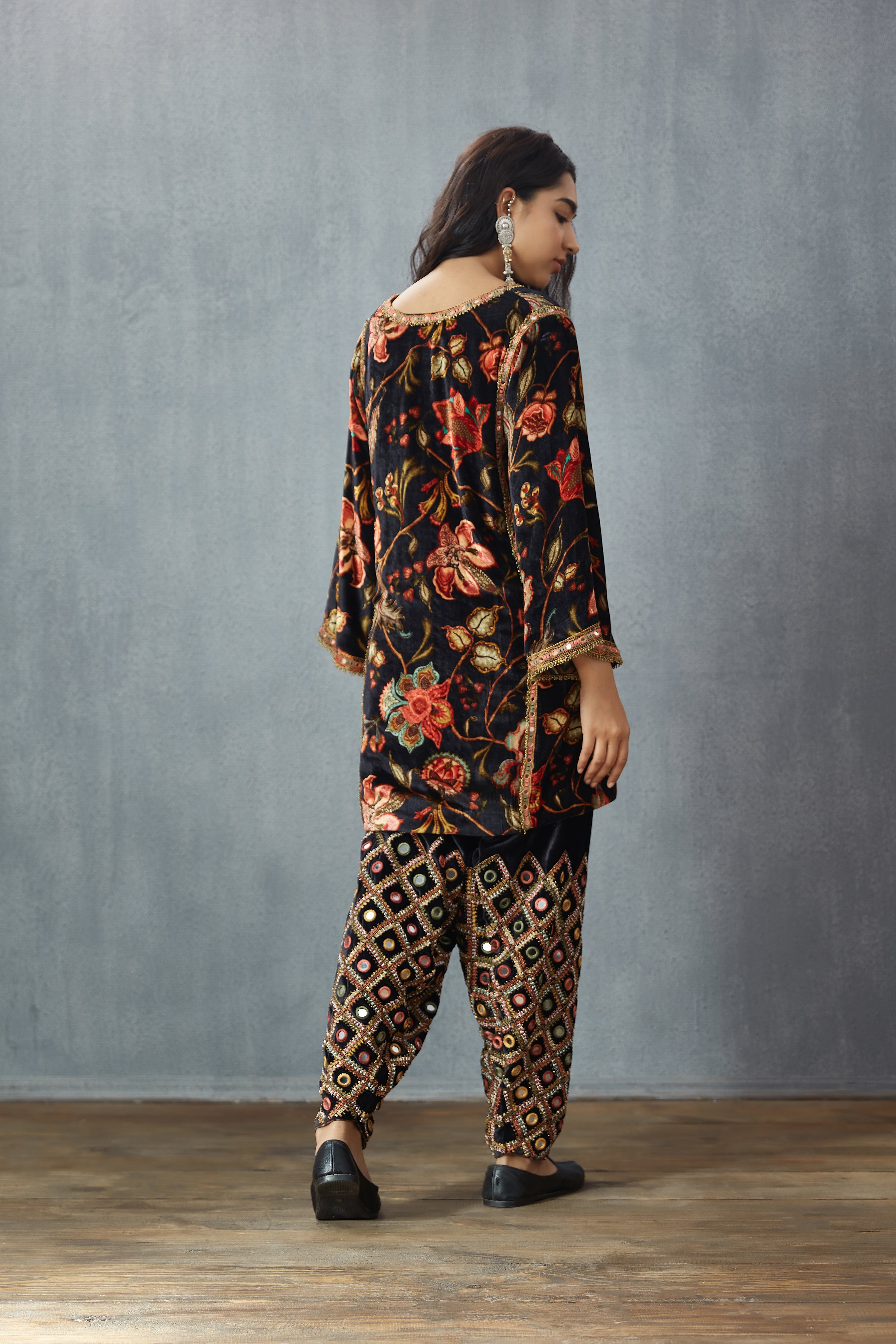 Siyah Makhmal Aayat Co-ord Set