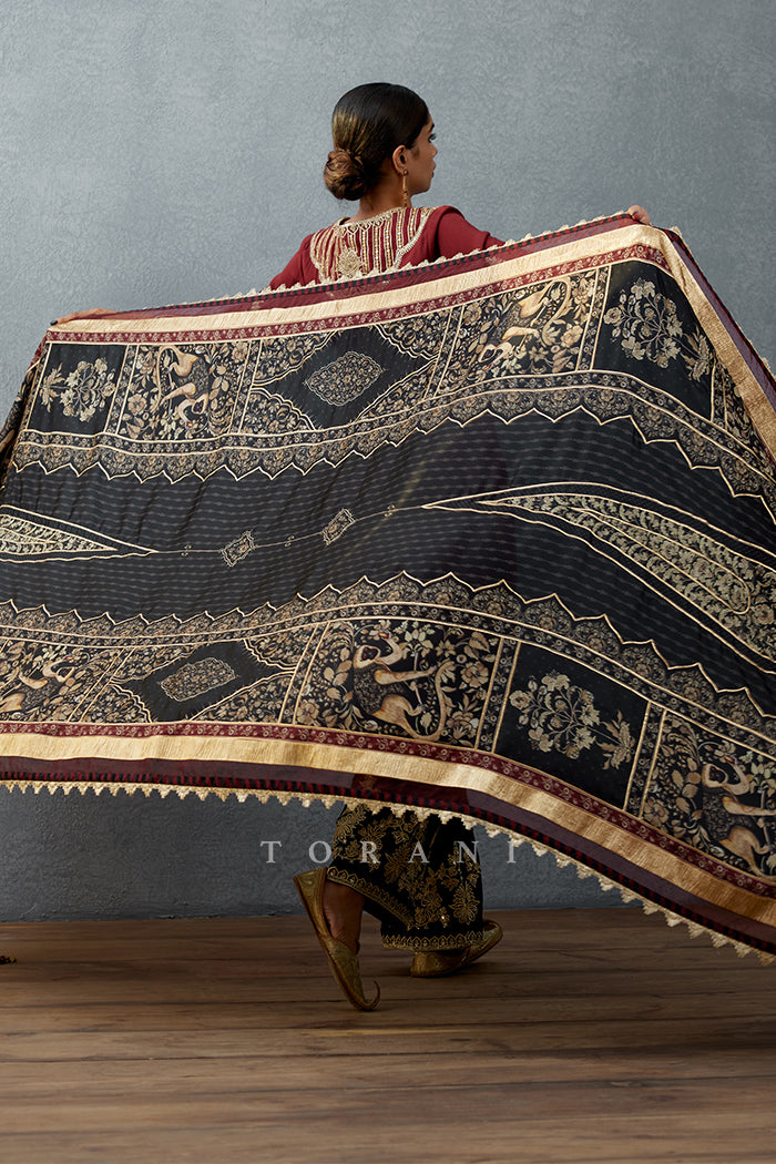 Gulghast Shiraz Odhni