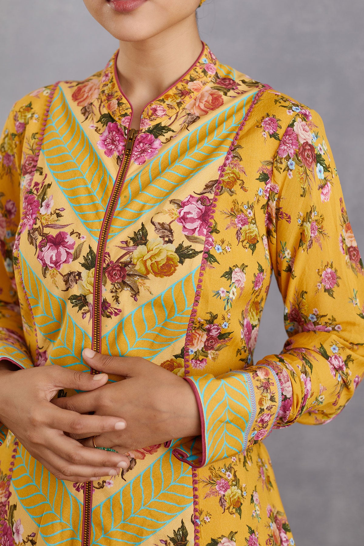 Sunehra Aasira Paro Jacket Set