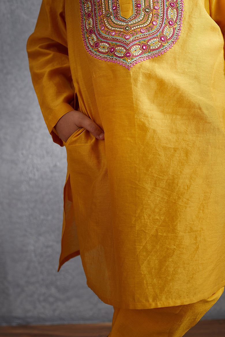 Sunehra Navratan Karam Kurta Set