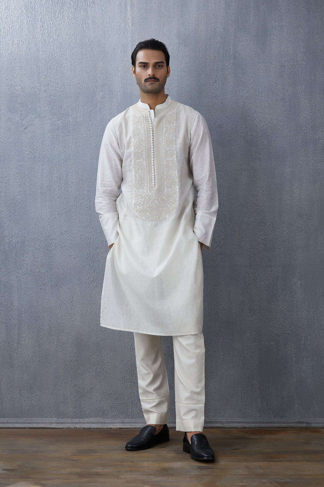 Swetah Karam Kurta Set