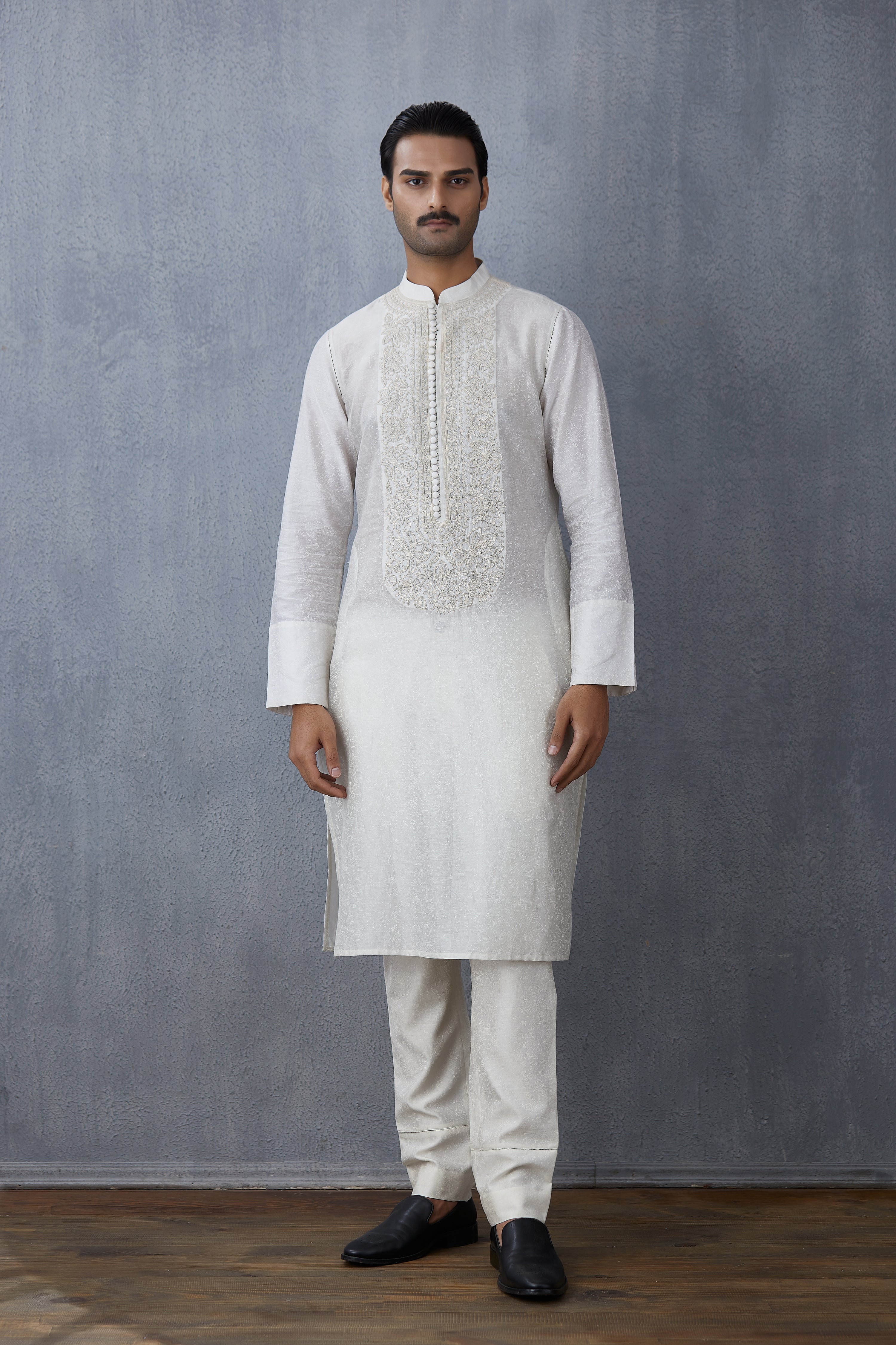 Swetah Karam Kurta Set