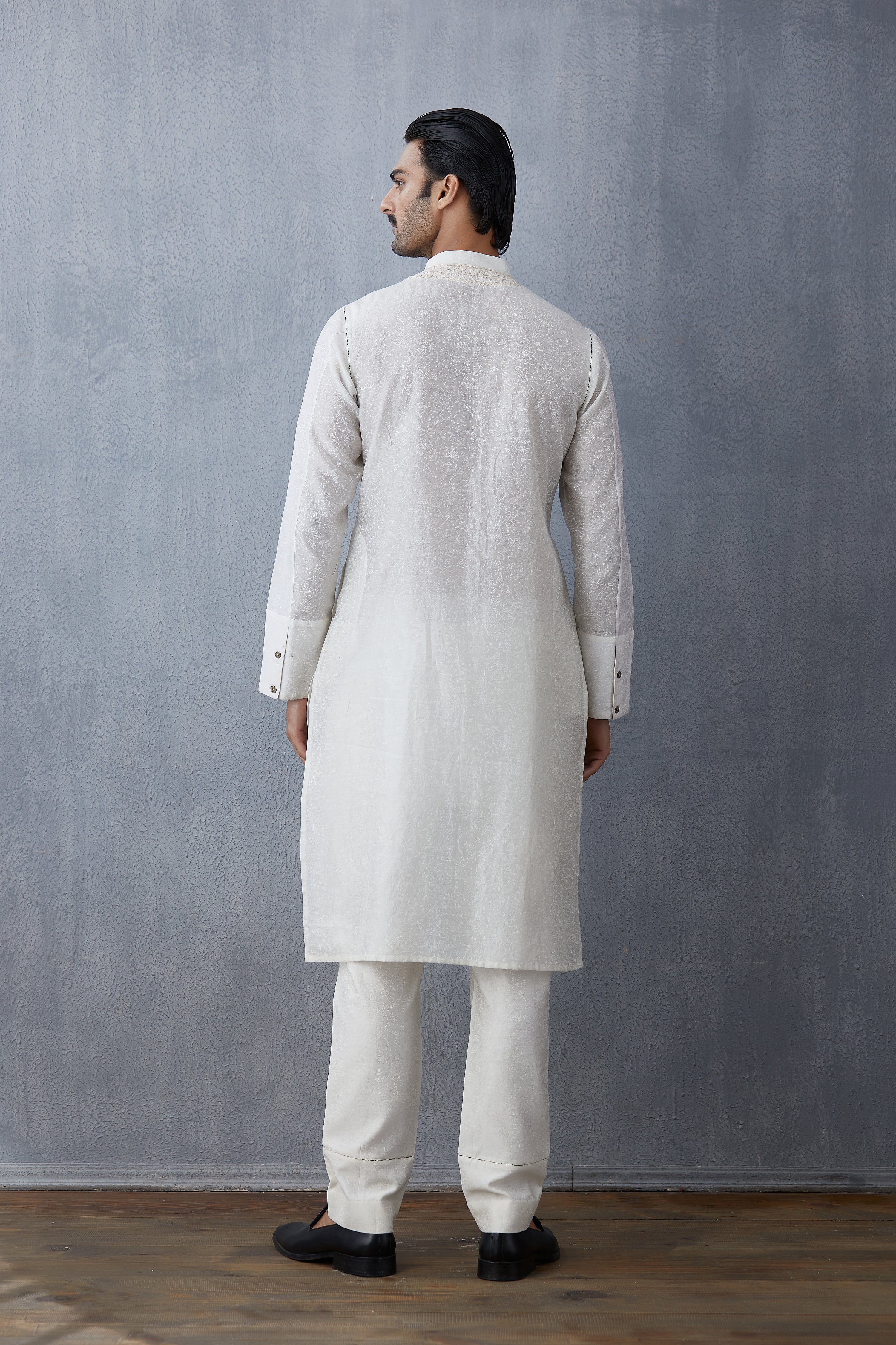 Swetah Karam Kurta Set