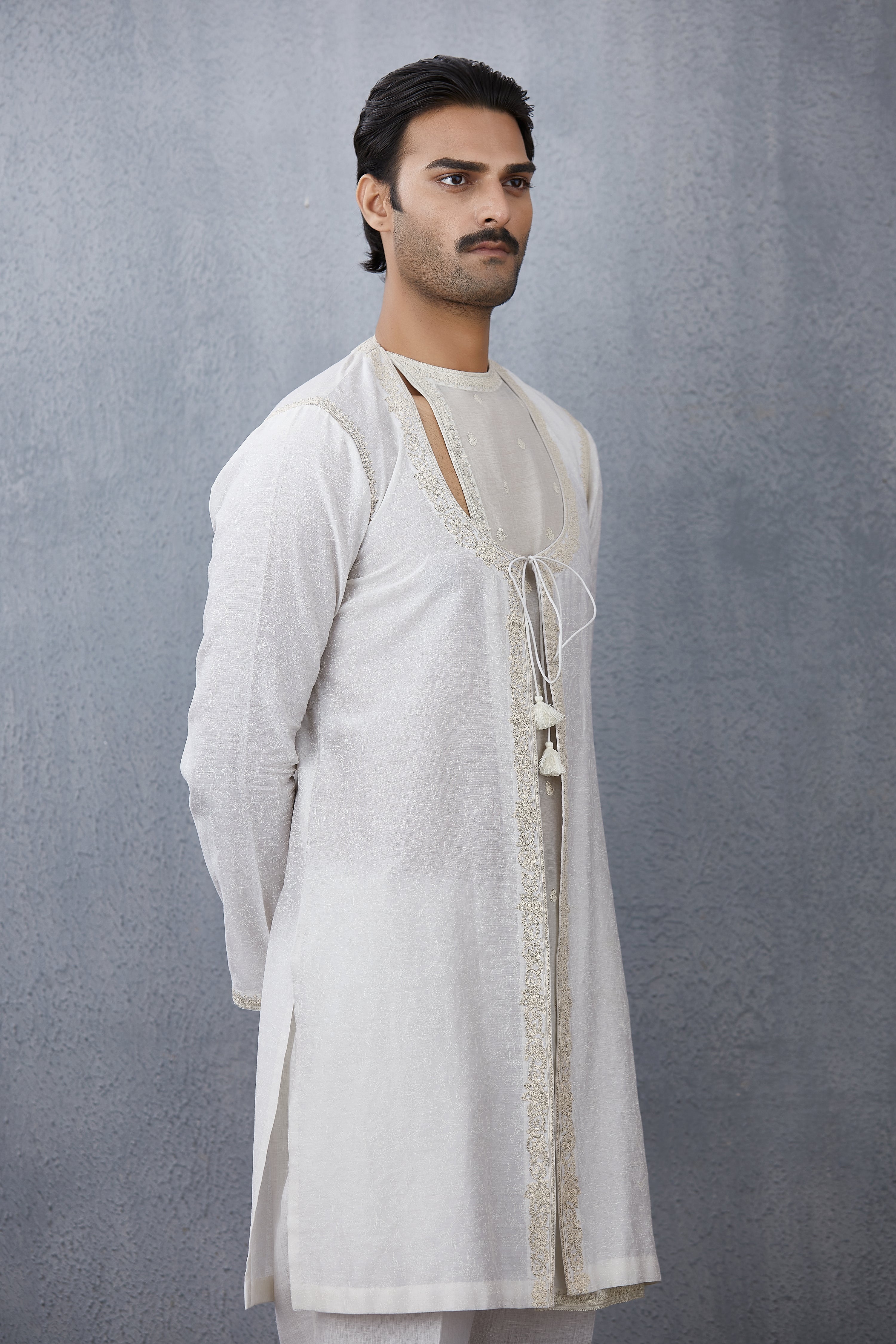 Swetah Naaz Kurta Set