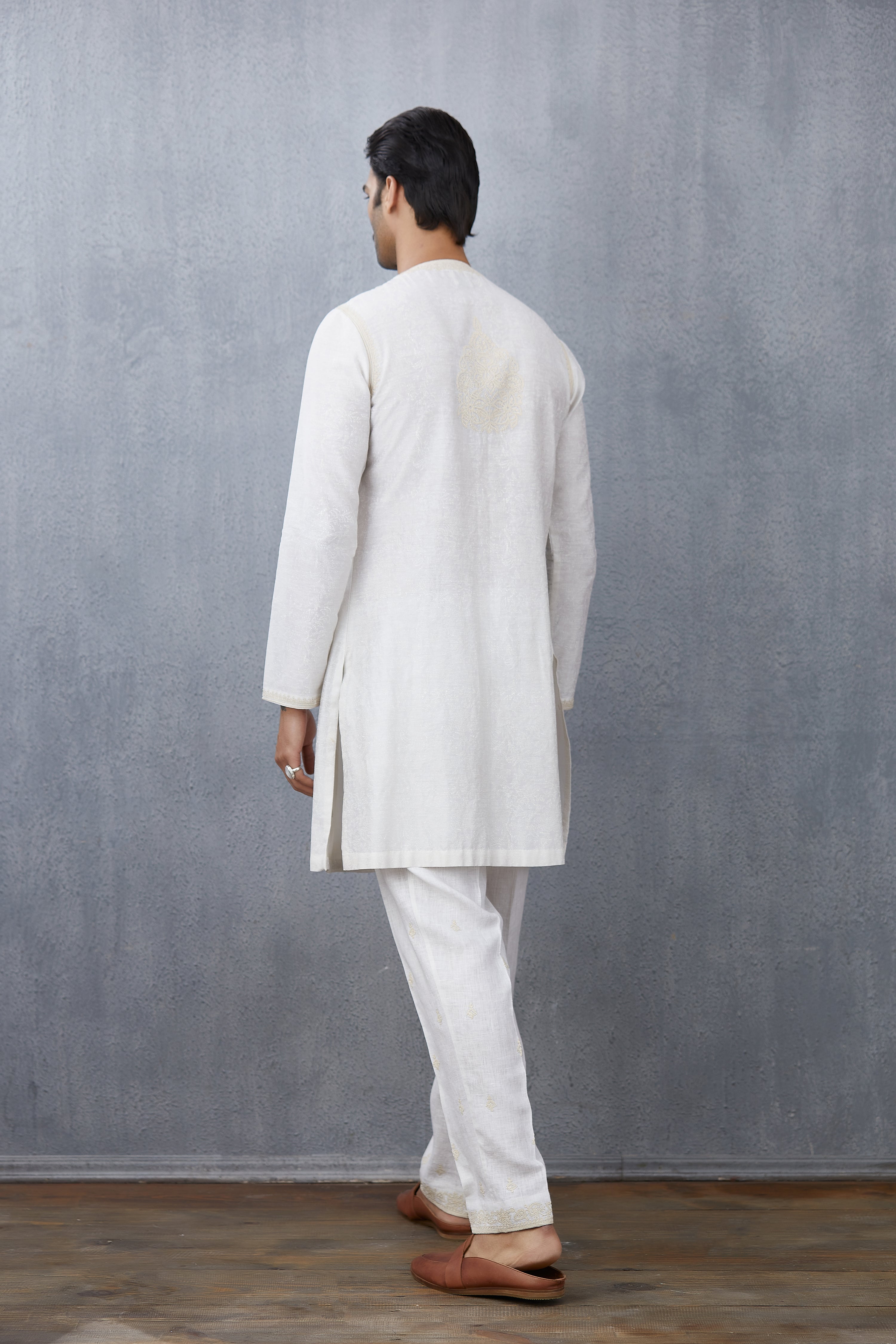 Swetah Naaz Kurta Set