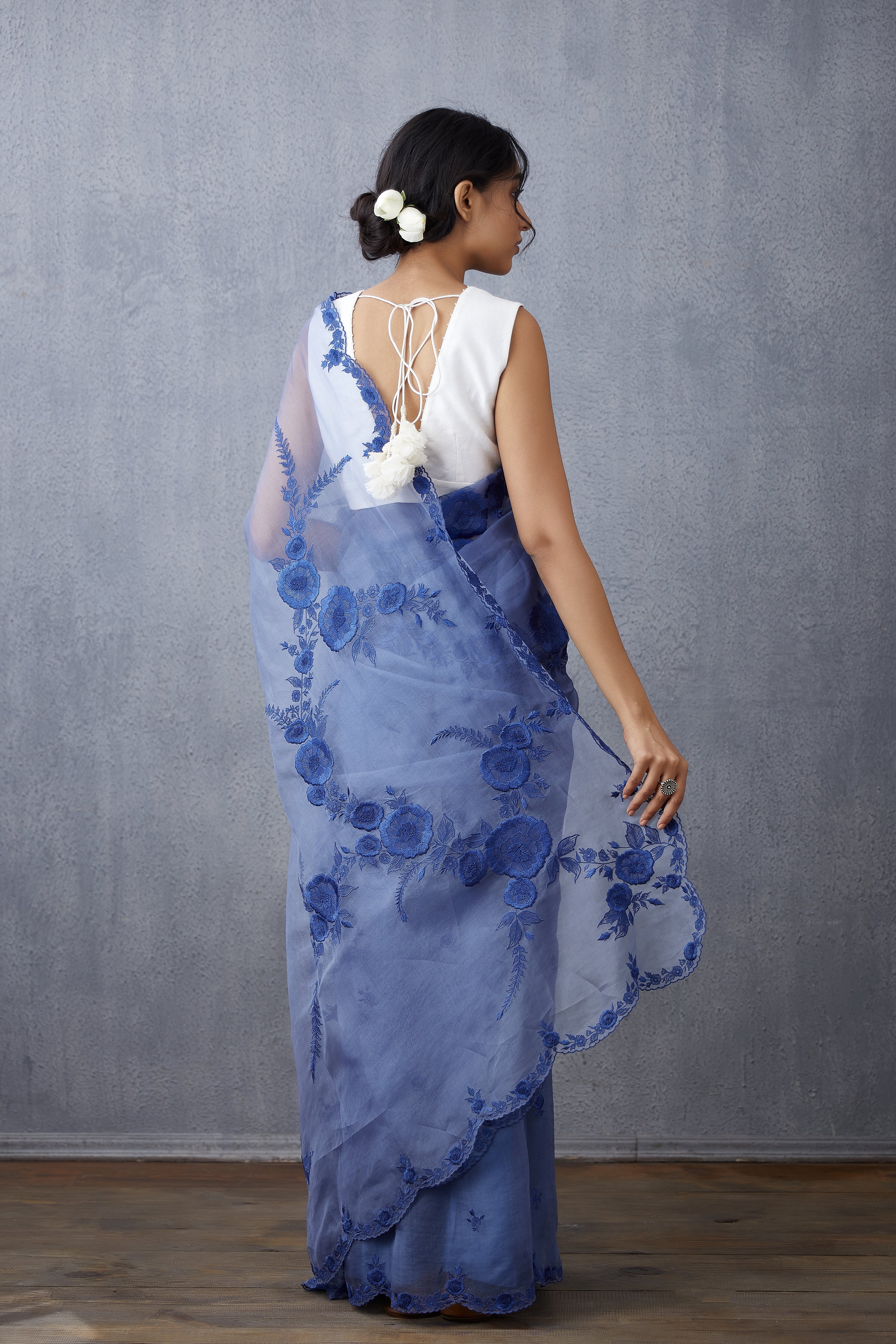 Neeli Gulaab Boota Veeksha Organza Saree