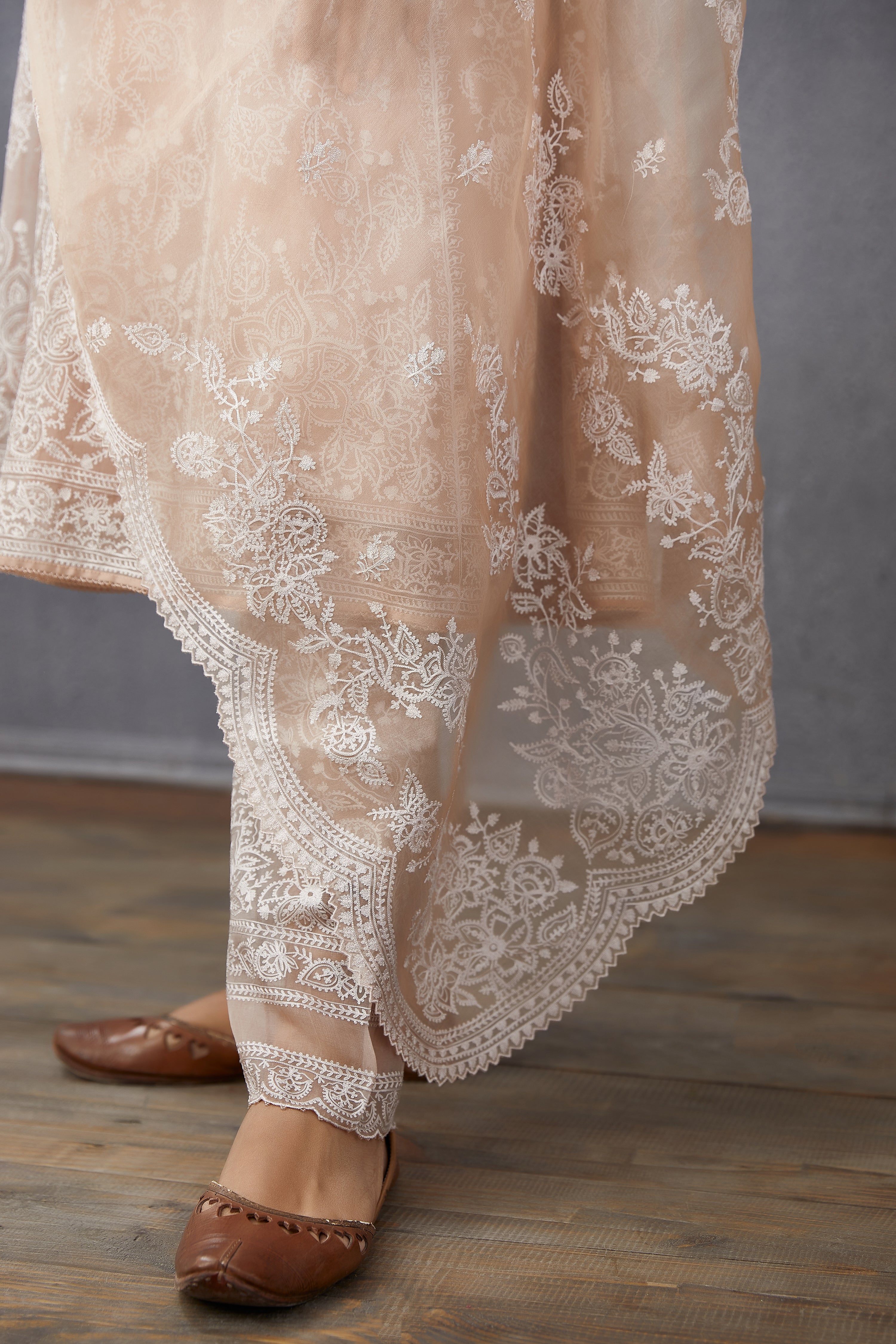 Neera Kalidaar Paavni Kurta Set