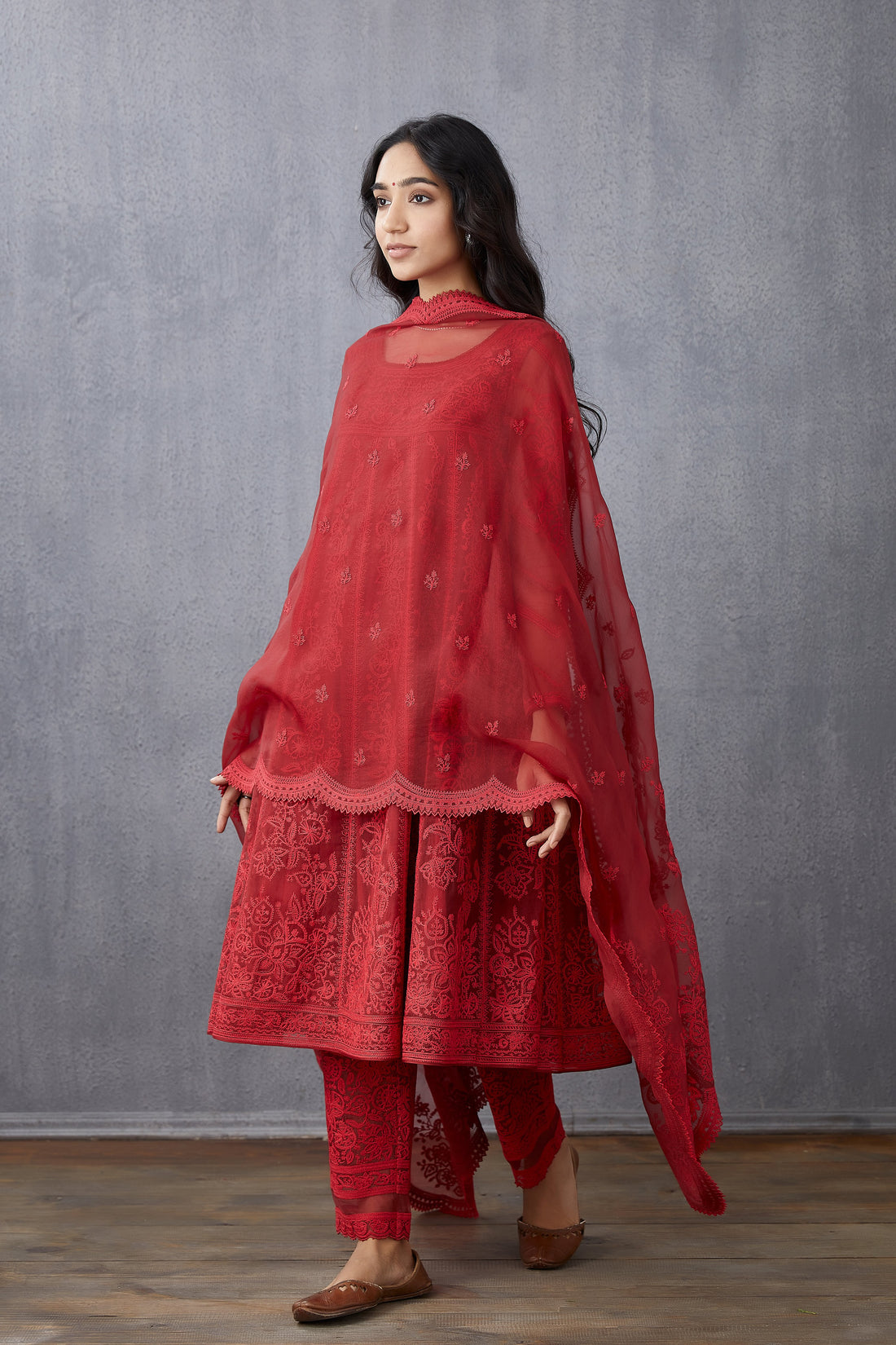 Surkh Paavni Odhni