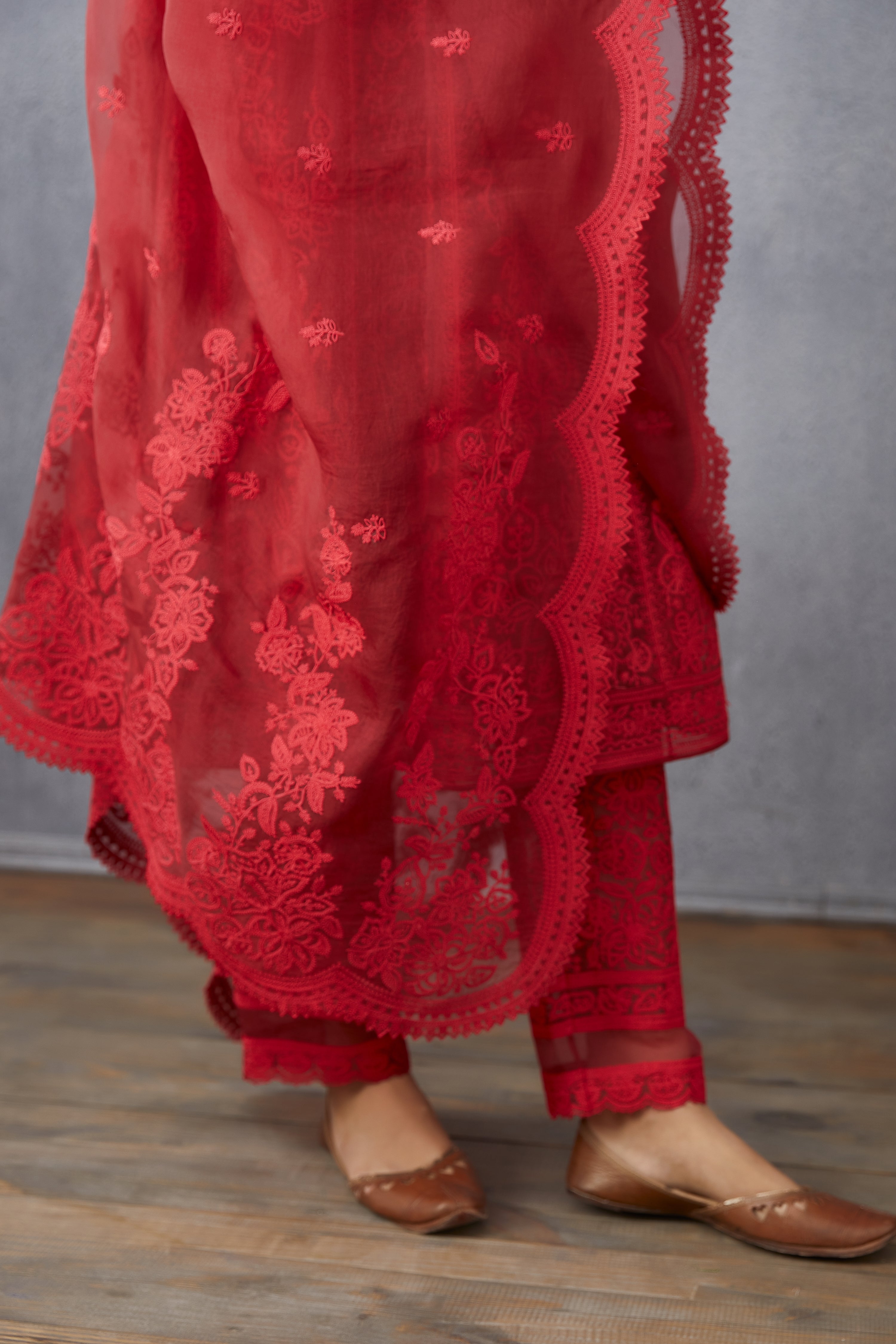 Surkh Kalidaar Paavni Kurta Set