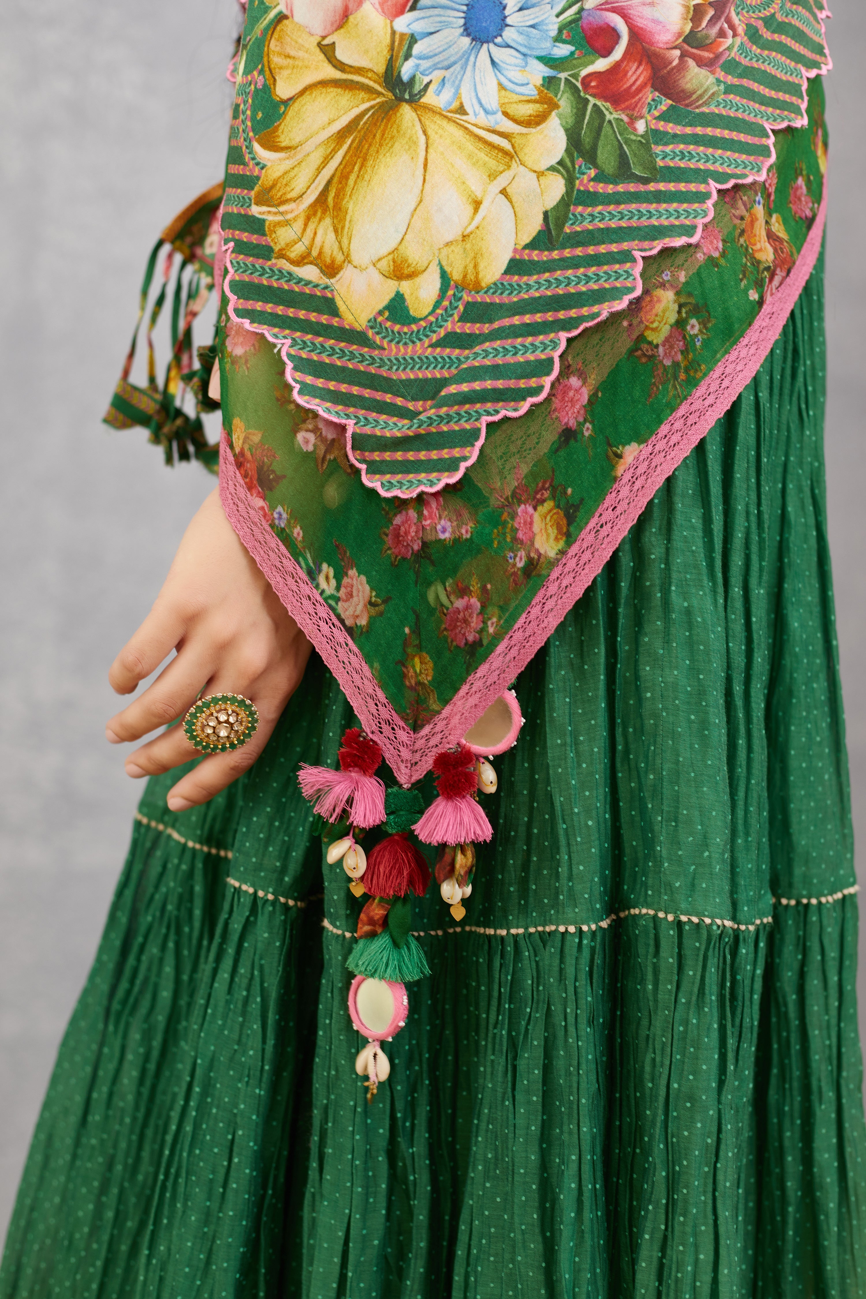 Panna Chokor Guncha Scarf