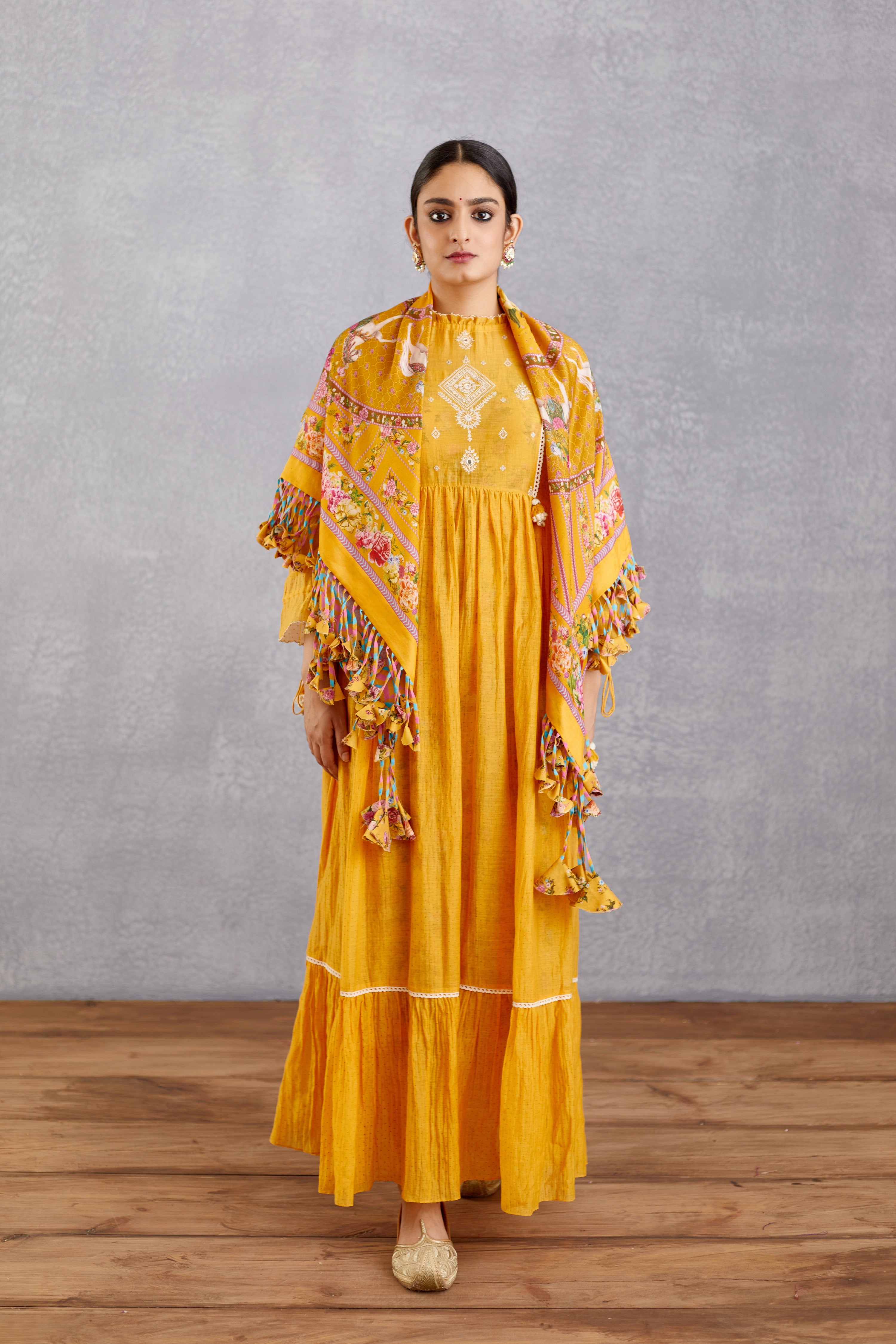 Sunehra Roshey Latkan Scarf