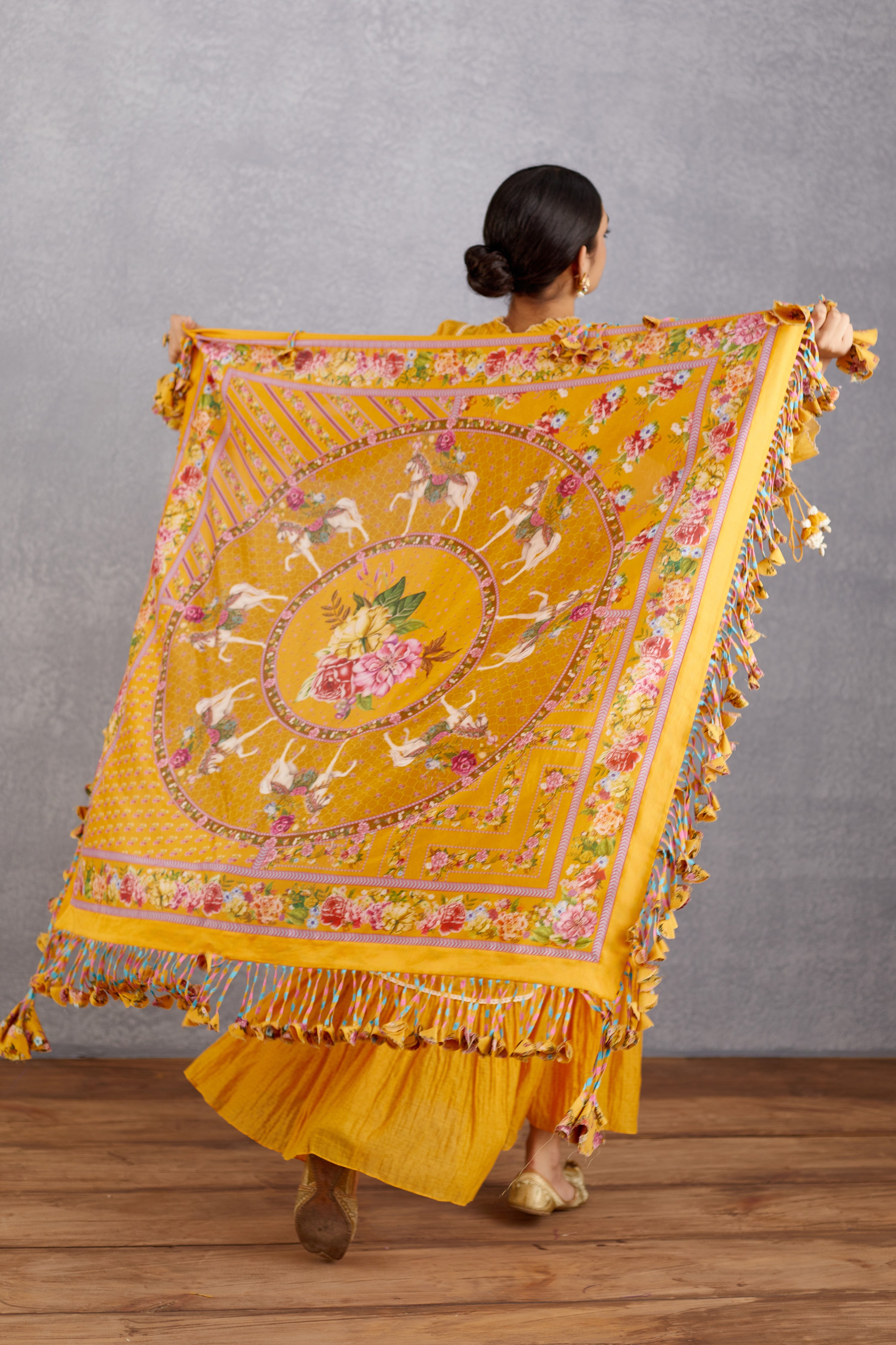 Sunehra Roshey Latkan Scarf