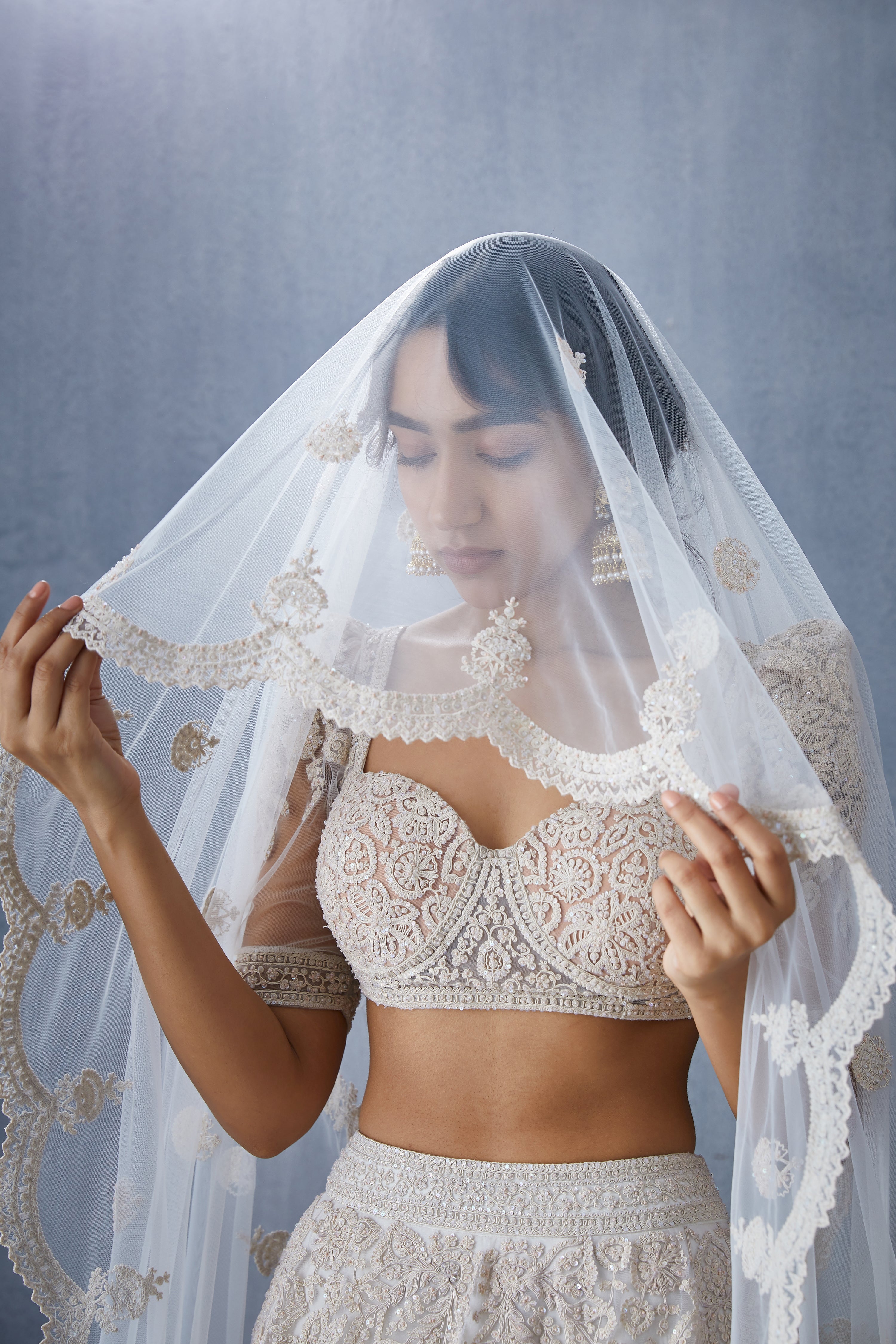 Swetah Hansini Odhni