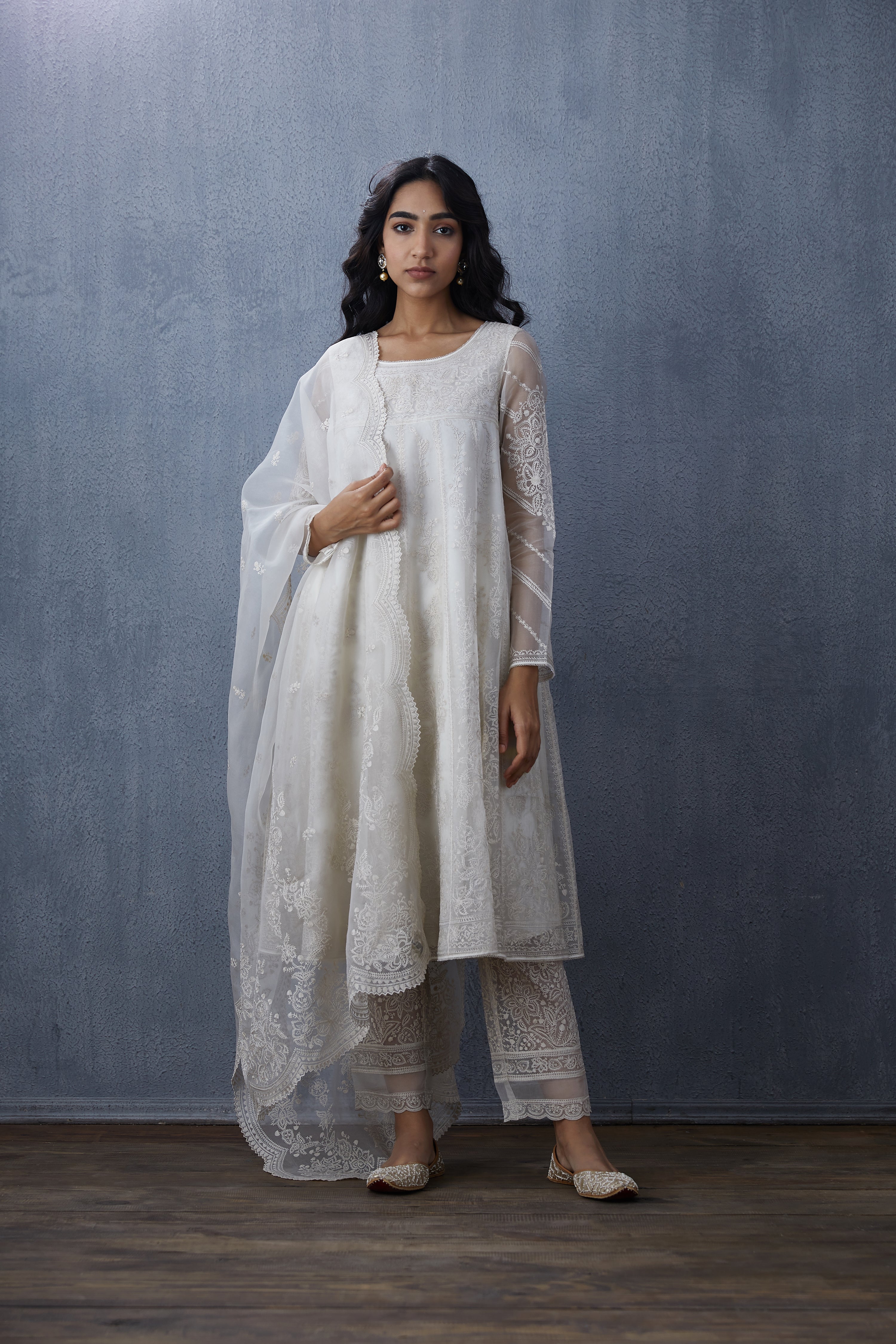 Swetah Kalidar Paavni Kurta Set