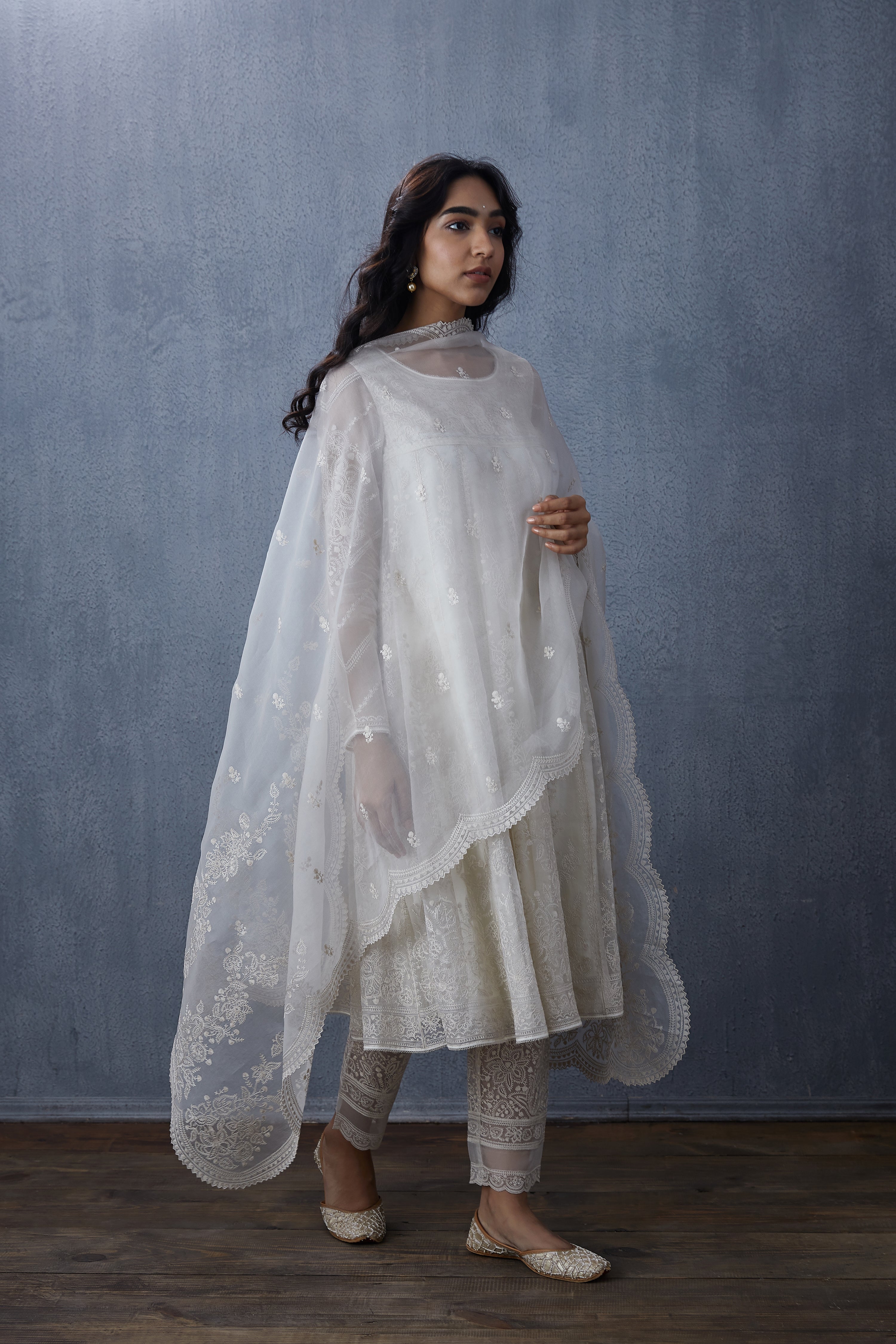 Swetah Kalidar Paavni Kurta Set