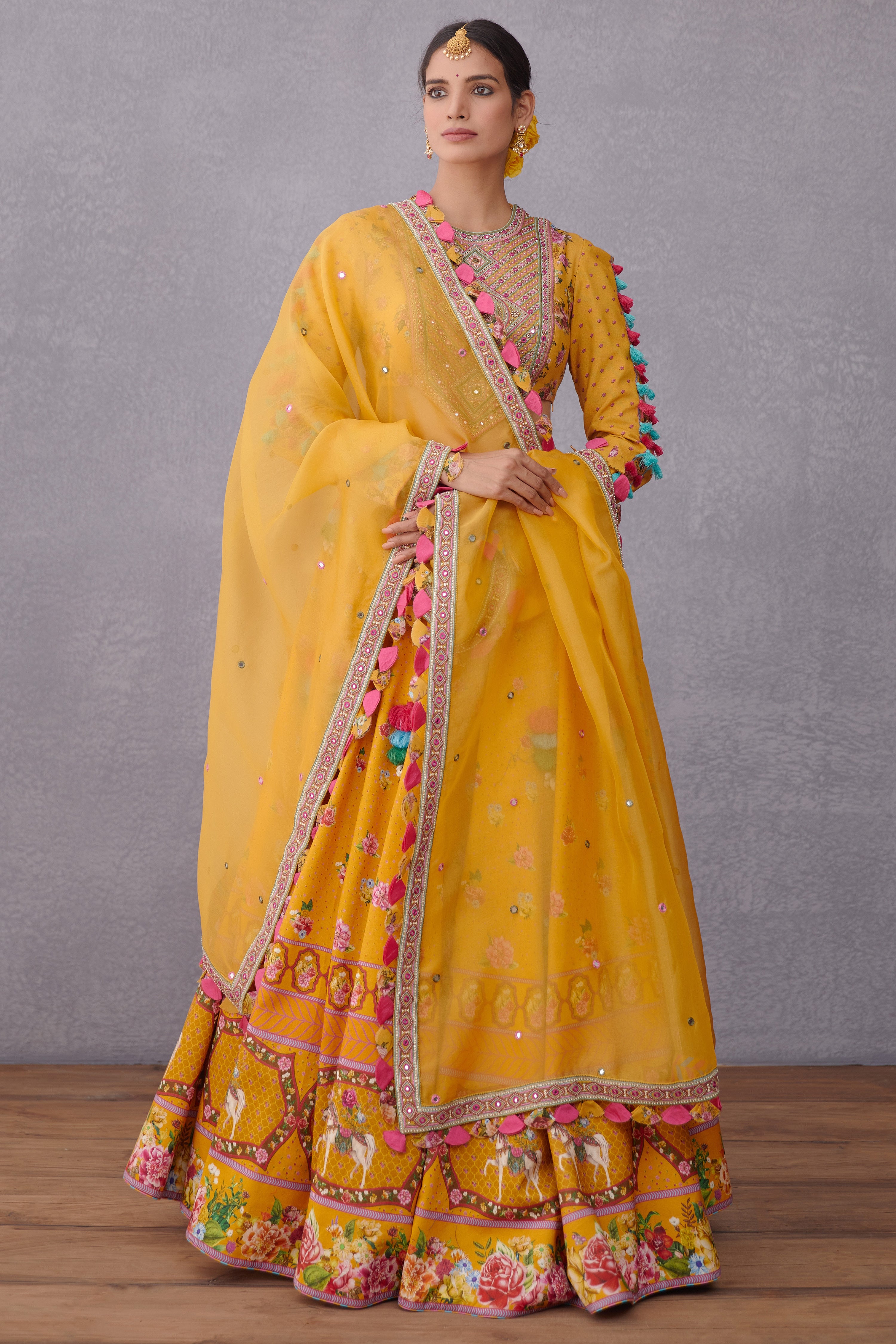 Sunehra Aoruni Odhni