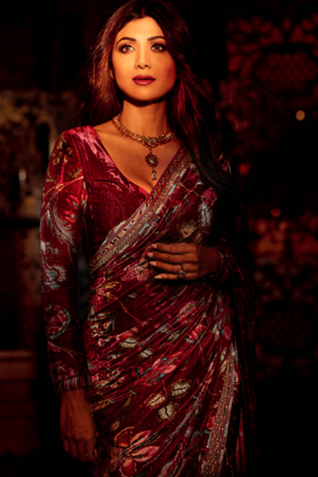 Shilpa Shetty Kundra in our Gudhal Makhmal Pallu Sheesha Revathi Saree Set