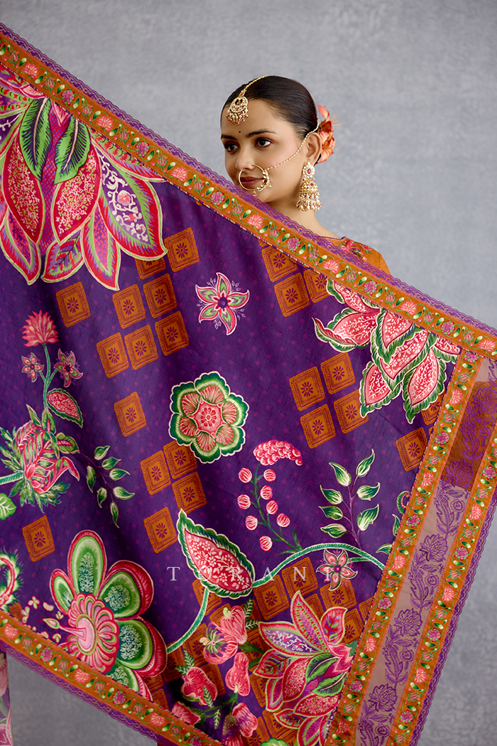 Komudika Aadhavi Odhni