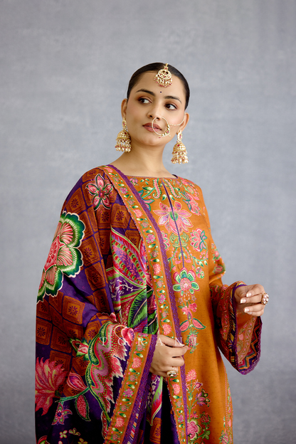 Komudika Aadhavi Odhni