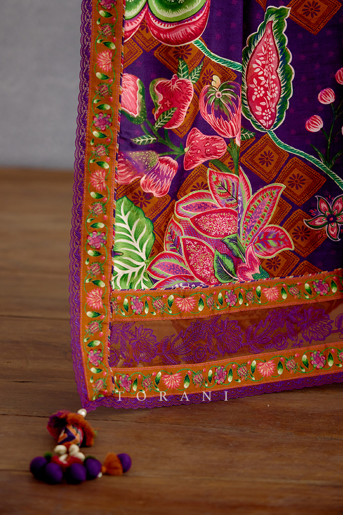 Komudika Aadhavi Kurta Set