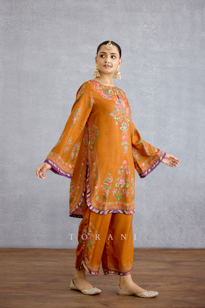 Komudika Aadhavi Kurta Set