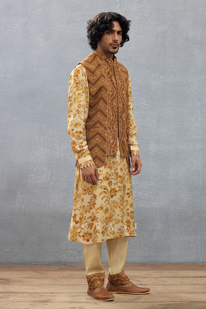 Dahliya Aahan Bandi Set