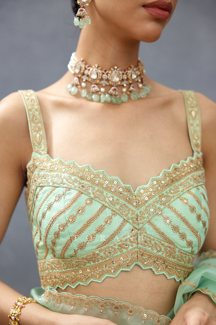 Gul-Neer Daavya Saree