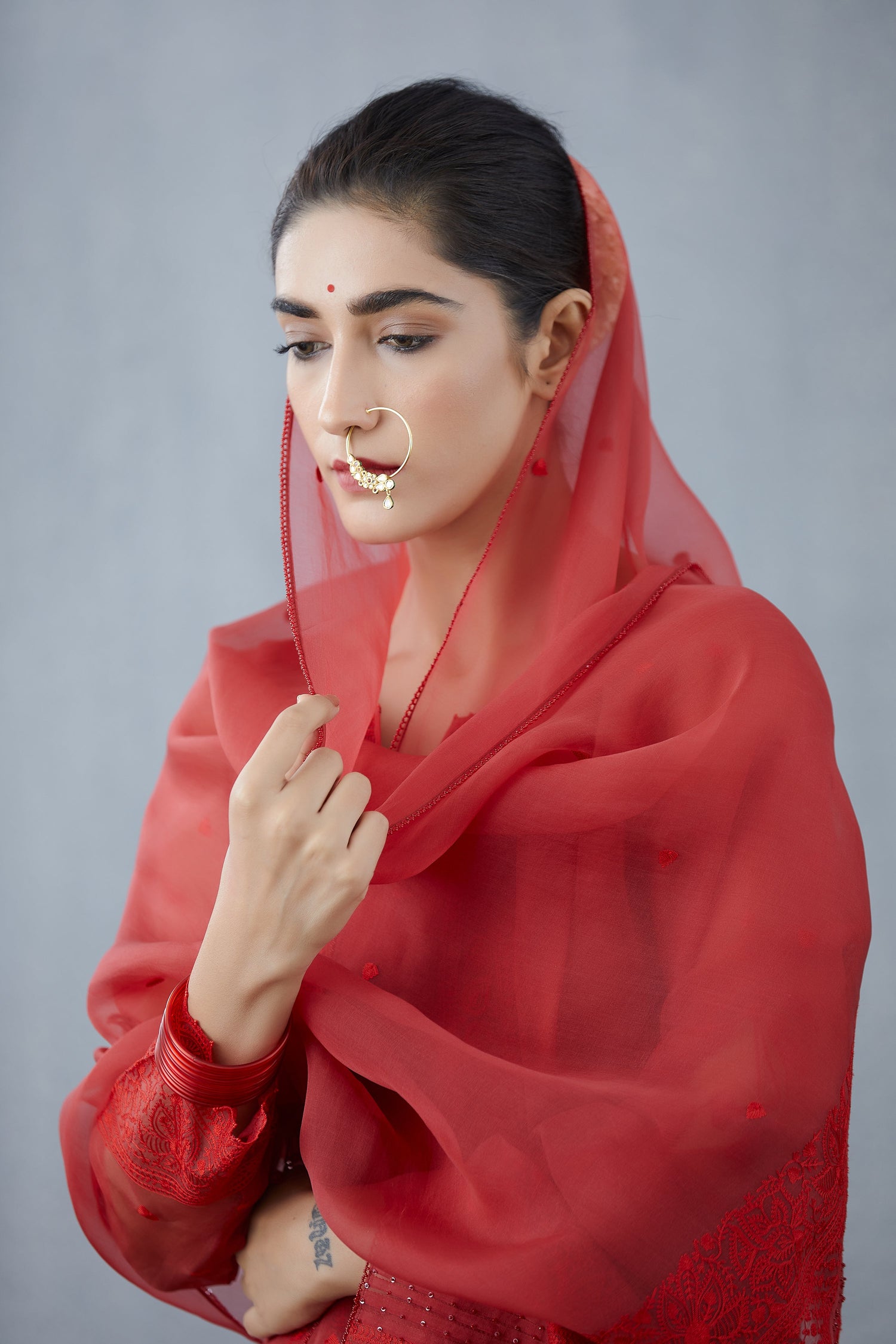 Surkh Abhra Odhni
