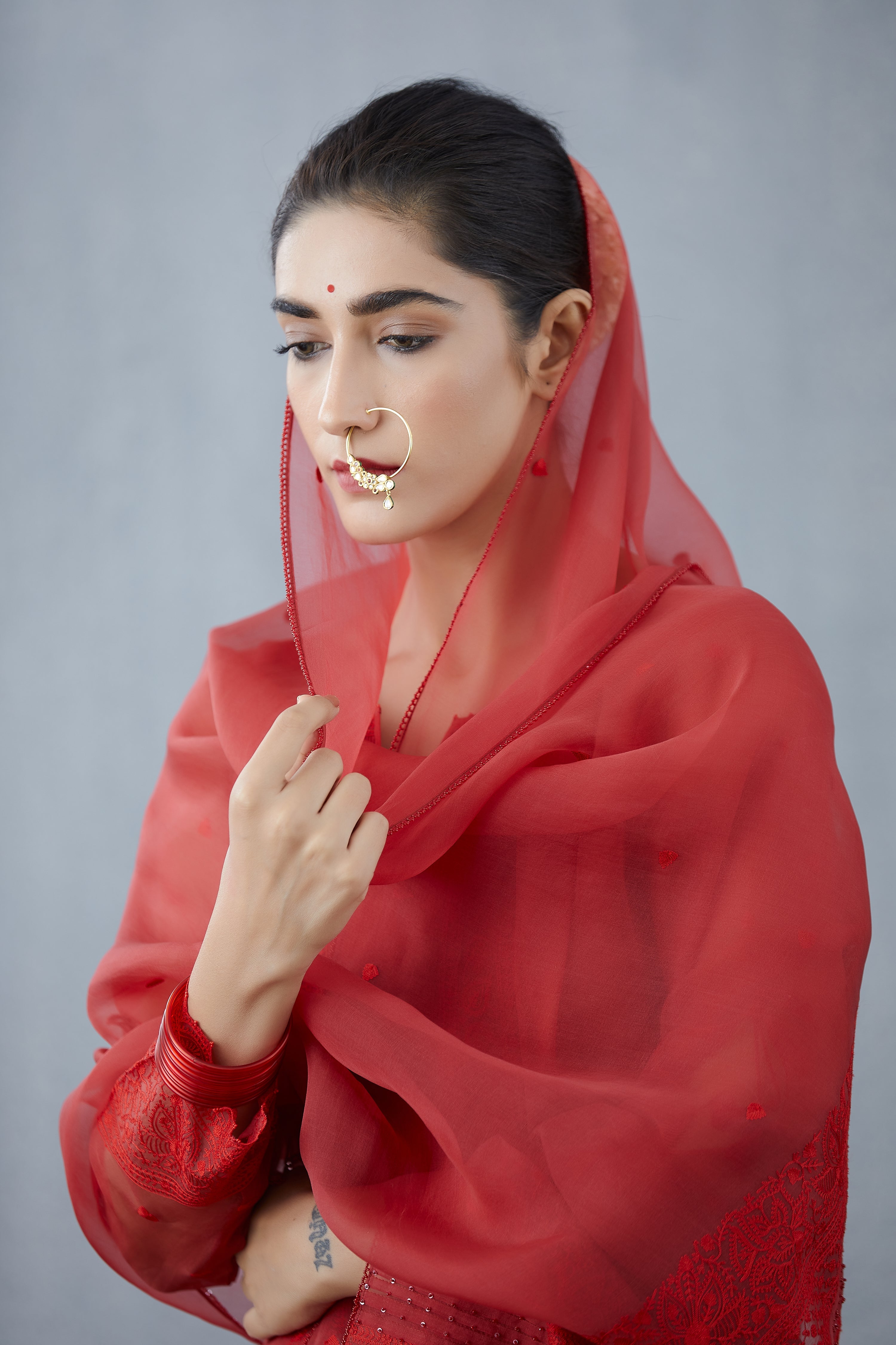 Surkh Abhra Odhni