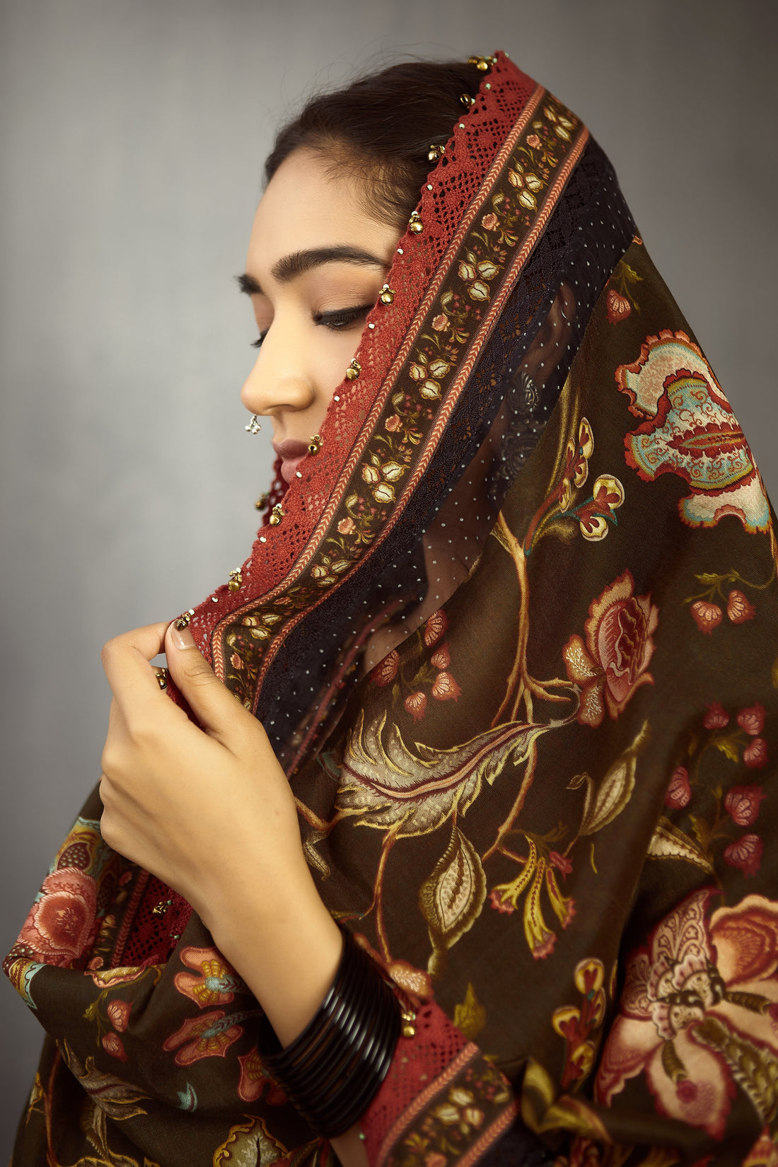 Nisha Padmini Odhni
