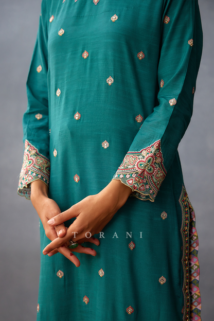 Dil Nawaz Urvi Kurta Set