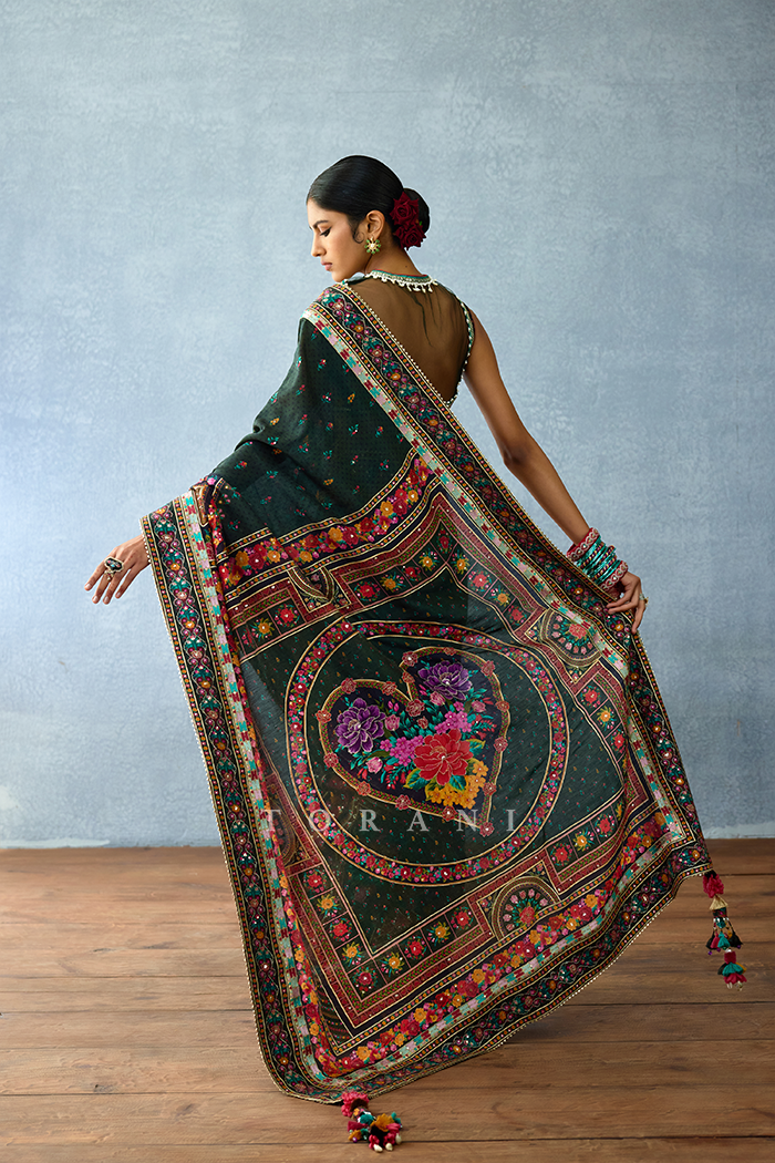 Dil Shadaab Samira Saree