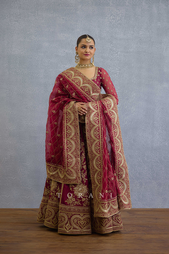 Surkh Fariha Odhni
