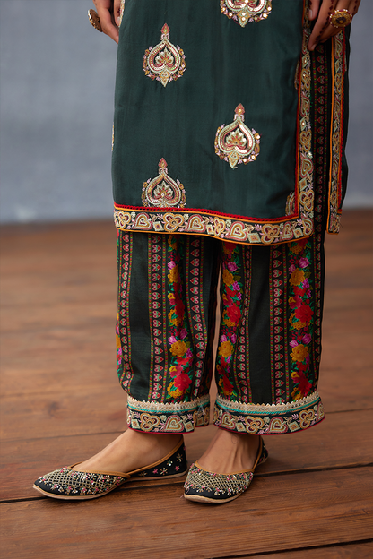 Dil Shadaab Maira Kurta Set