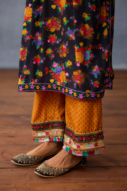 Dil Shaad Aafiya Kurta Set