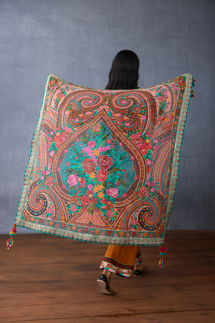 Dil Nawaz Zumena Scarf