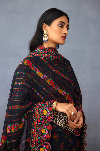 Dil Shaad Zainab Odhni