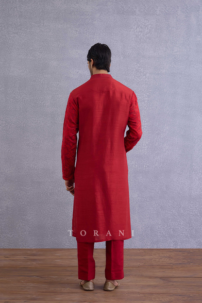 Surkh Aaqib Kurta Set
