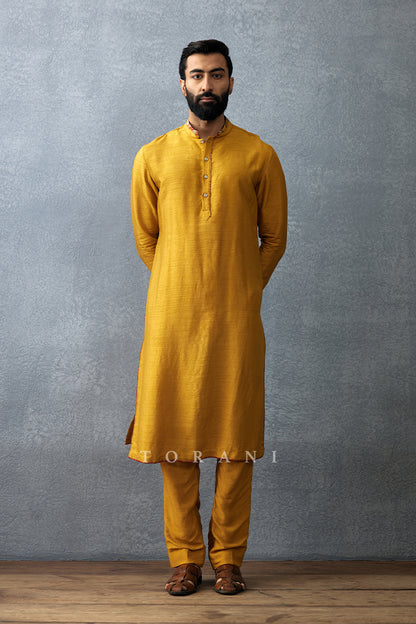 Sunehra Yagna Bandi Set