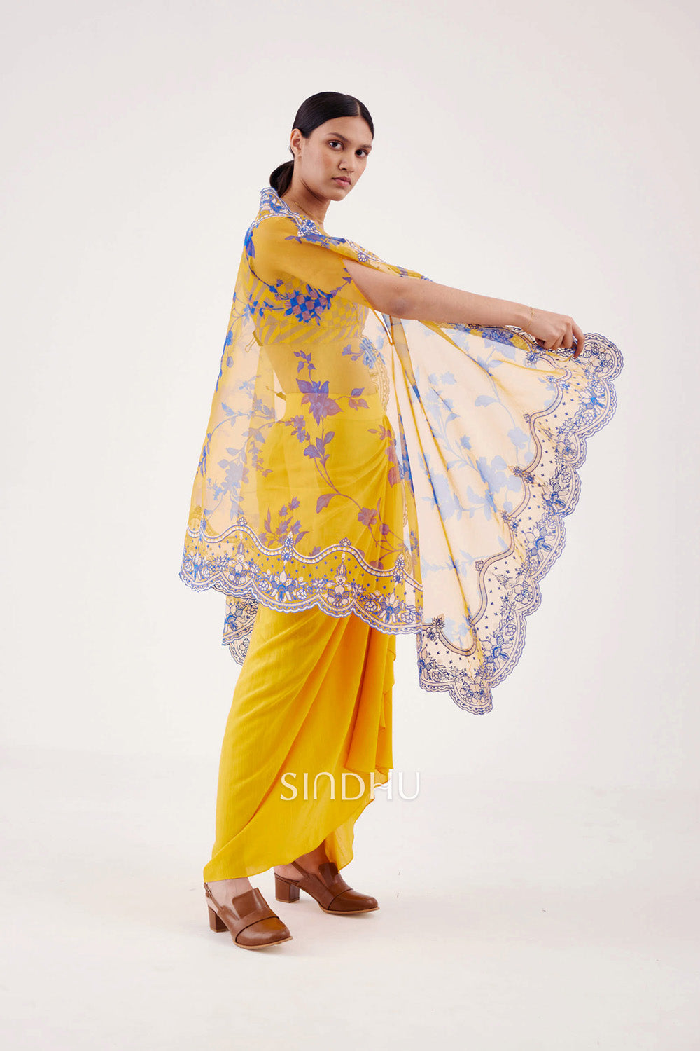 Itrit Cape in Silk Organza