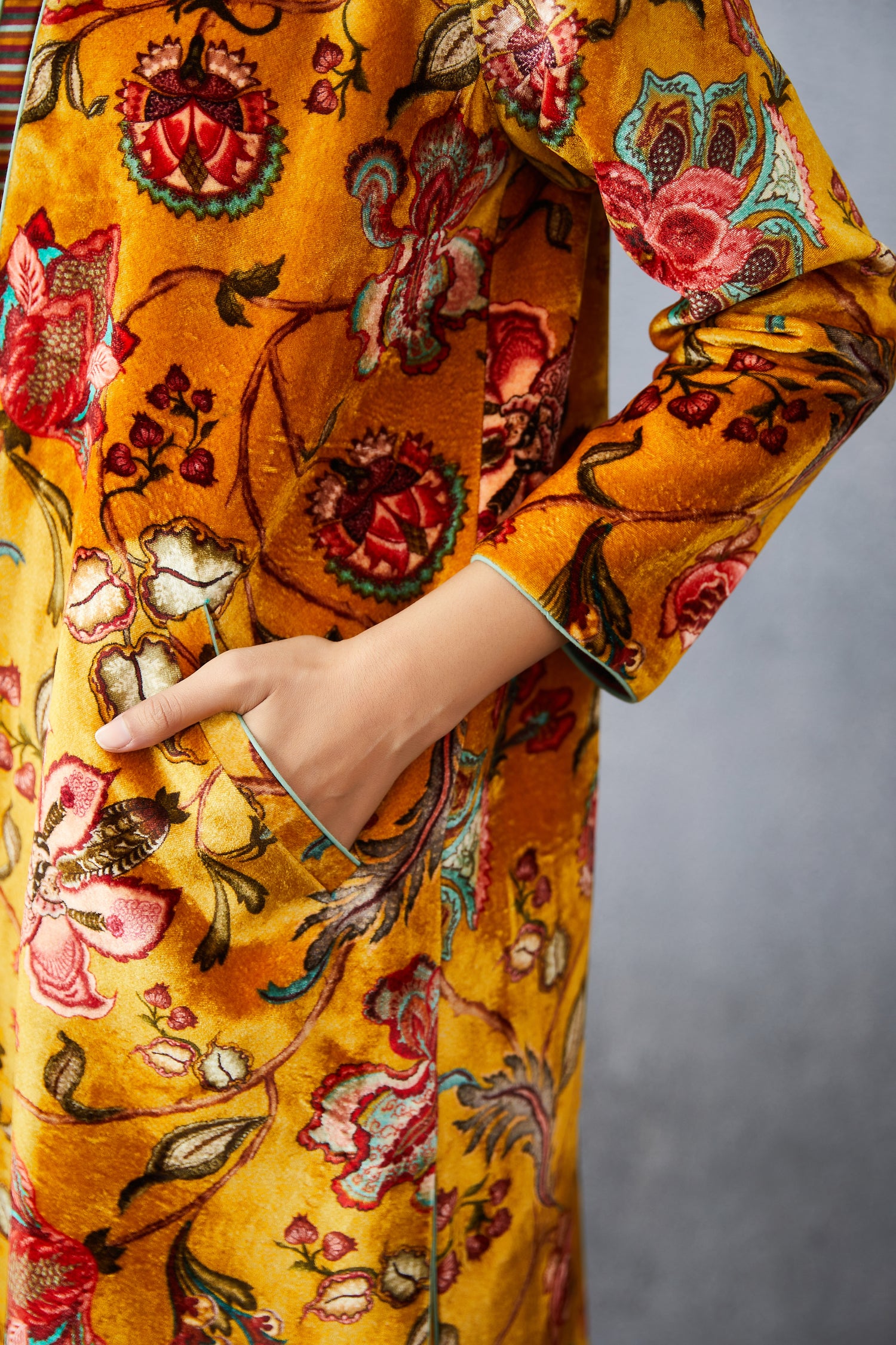 Sunehra Makhmal Dhuni Jacket