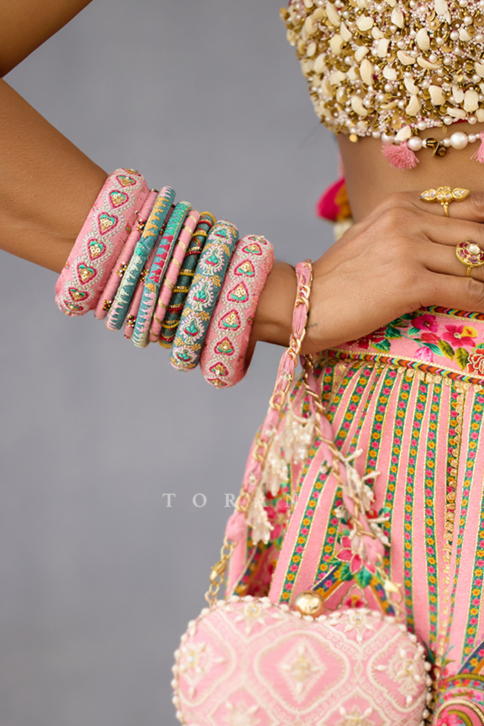 DIl Rang Husna Kangan Set