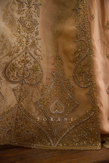 Kasoori Dilruba Cape