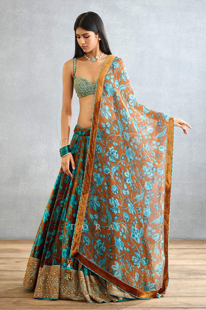 Kanakambari Nimah Odhni