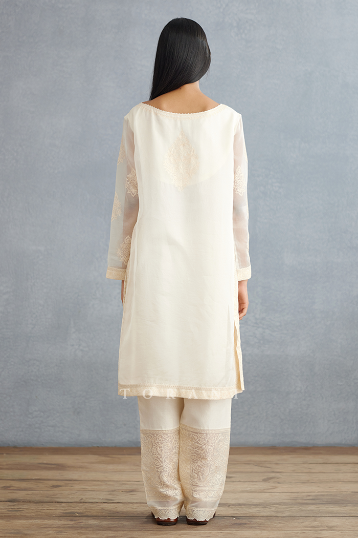 Swetah Aadrita Kurta Set