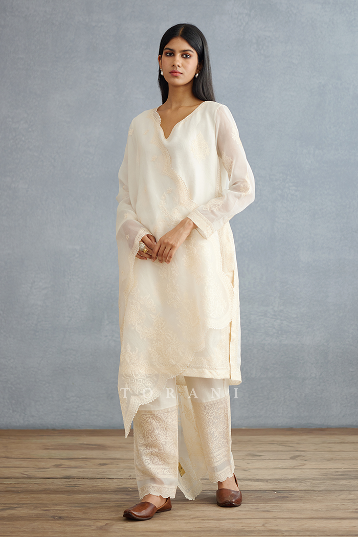 Swetah Aadrita Kurta Set